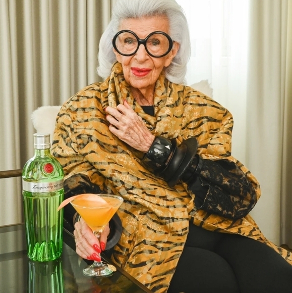 TANQUERAY Golden Cocktail Charms Stemmed Drink Glassware Whine Glass Accessory - Picture 7 of 9